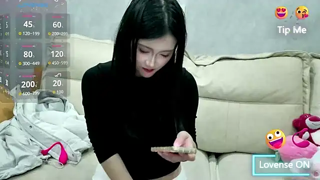 xiaoLI-2025 online show from 03-06-26, 03:29