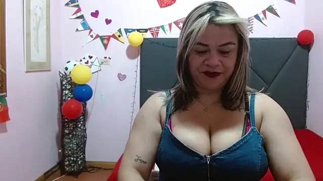 Snapshot of pamela_echeverria chatting on 06-17-26, 11:09 pamela echeverria online show from 06-17-26, 11:09
