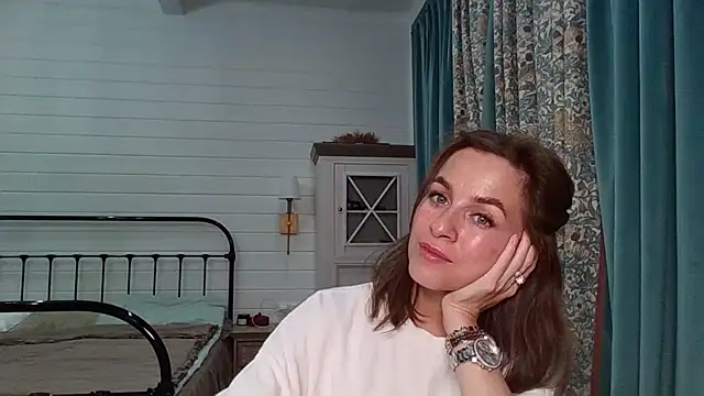 Snapshot of Niravyn_ chatting on 10-09-25, 08:37 Niravyn  online show from 10-09-25, 08:37