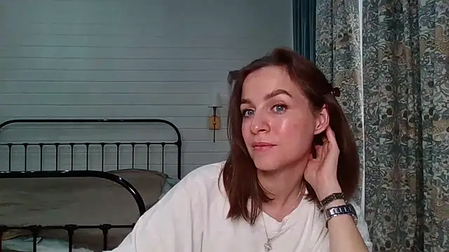 Snapshot of Niravyn_ chatting on 10-24-25, 06:56 Niravyn  online show from 10-24-25, 06:56