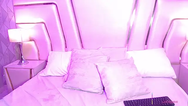 Snapshot of Sofia_Stanley chatting on 11-27-25, 11:54 Sofia Stanley online show from 11-27-25, 11:54