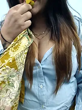 Snapshot of Suhana_Darling chatting on 02-08-26, 10:29 Suhana Darling online show from 02-08-26, 10:29