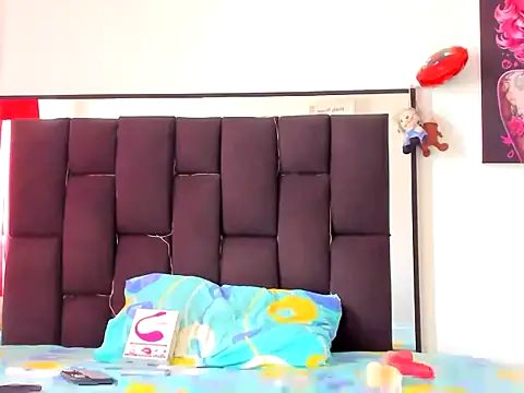 xamila muaa online show from 10-31-25, 02:02