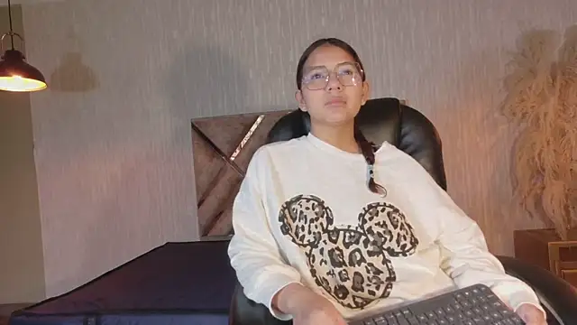 Snapshot of angeles_azul chatting on 06-30-26, 12:27 angeles azul online show from 06-30-26, 12:27