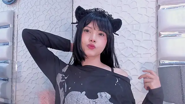 Snapshot of TatiLee chatting on 02-10-26, 02:16 TatiLee online show from 02-10-26, 02:16