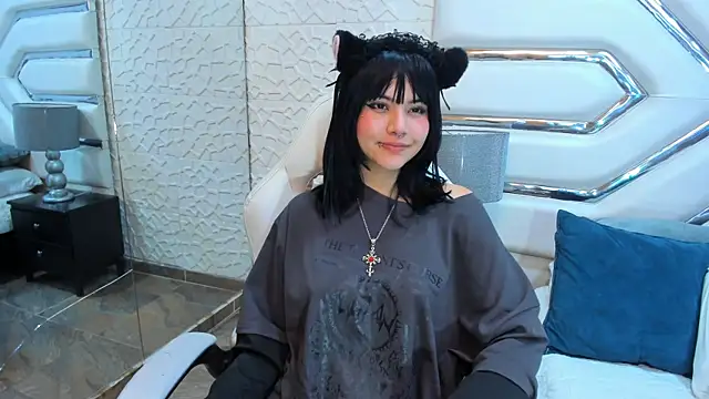 TatiLee online show from 10-24-25, 09:52