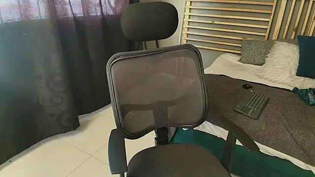 PaulEvens online show from 03-25-26, 01:32