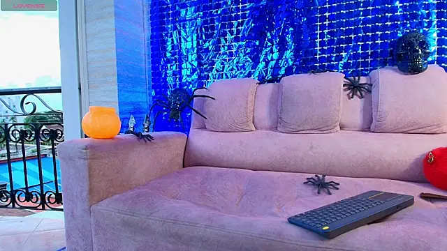 venus firekiss online show from 10-15-25, 10:29