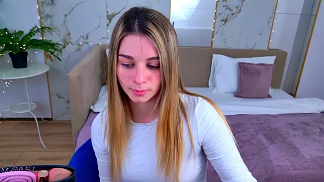 SweetyLicky online show from 04-20-26, 04:08