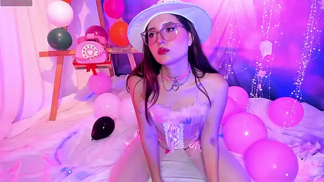 ViviLove  online show from 10-04-25, 02:18