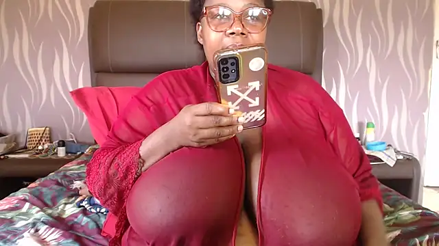 BoobsQueen46K online show from 12-17-25, 07:13