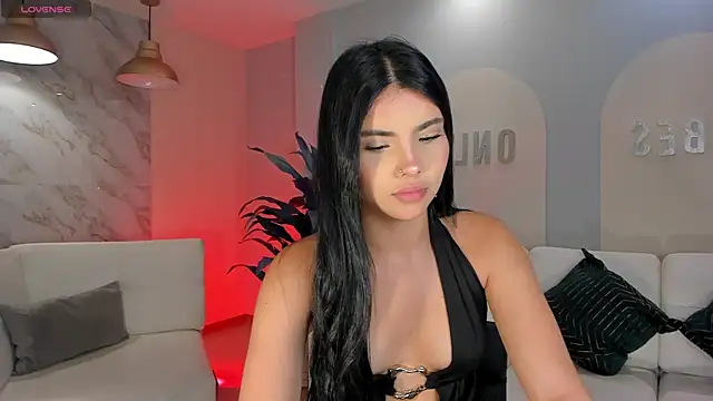 Snapshot of MiaLaurence chatting on 05-23-26, 11:42 MiaLaurence online show from 05-23-26, 11:42