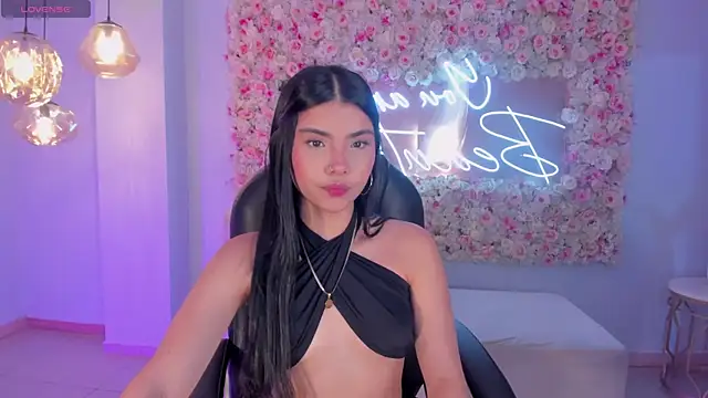 Snapshot of MiaLaurence chatting on 11-30-25, 11:33 MiaLaurence online show from 11-30-25, 11:33