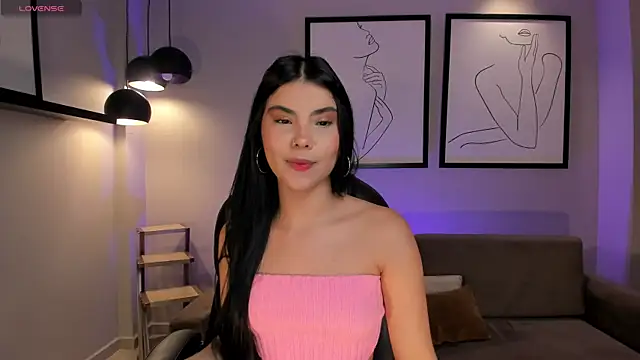 Snapshot of MiaLaurence chatting on 10-08-25, 07:14 MiaLaurence online show from 10-08-25, 07:14