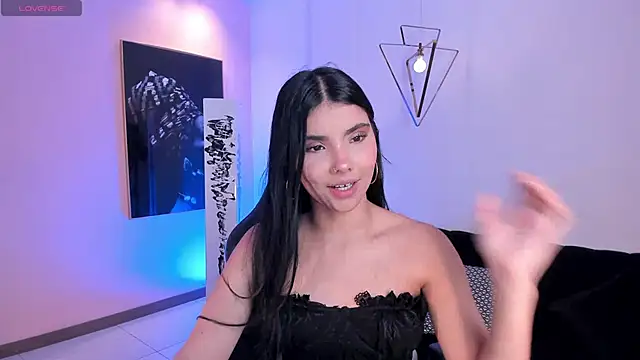 Snapshot of MiaLaurence chatting on 10-07-25, 07:04 MiaLaurence online show from 10-07-25, 07:04