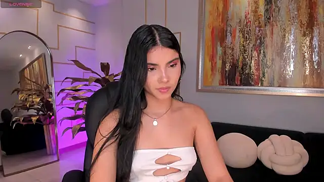 Snapshot of MiaLaurence chatting on 11-04-25, 07:28 MiaLaurence online show from 11-04-25, 07:28