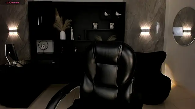 MiaLaurence online show from 03-29-26, 11:45