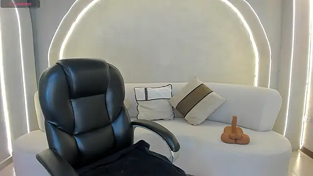 MiaLaurence online show from 02-26-26, 07:47