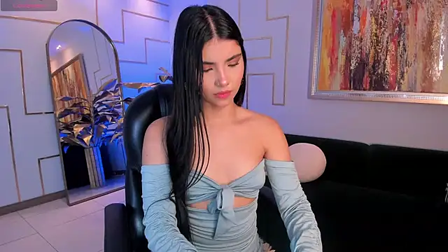 Snapshot of MiaLaurence chatting on 10-11-25, 07:37 MiaLaurence online show from 10-11-25, 07:37