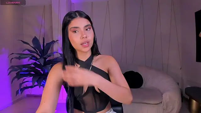 Snapshot of MiaLaurence chatting on 11-03-25, 11:58 MiaLaurence online show from 11-03-25, 11:58