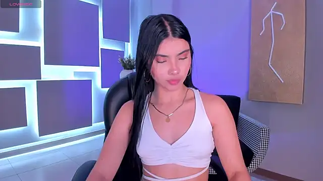 Snapshot of MiaLaurence chatting on 09-20-25, 07:30 MiaLaurence online show from 09-20-25, 07:30