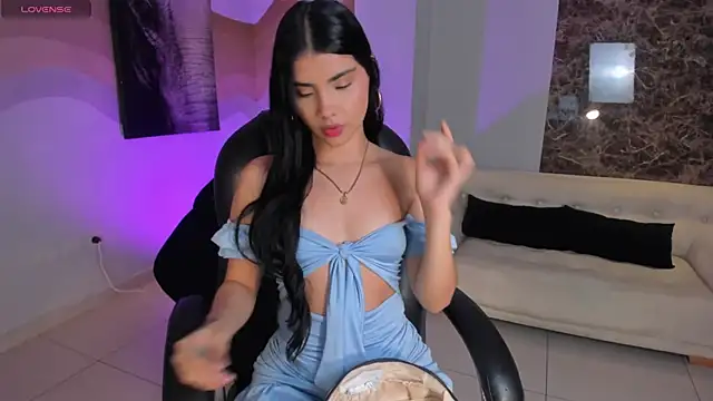 Snapshot of MiaLaurence chatting on 11-26-25, 07:14 MiaLaurence online show from 11-26-25, 07:14