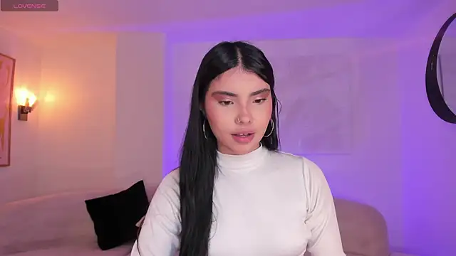 Snapshot of MiaLaurence chatting on 11-08-25, 07:28 MiaLaurence online show from 11-08-25, 07:28