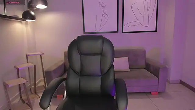 Snapshot of MiaLaurence chatting on 12-03-25, 07:35 MiaLaurence online show from 12-03-25, 07:35