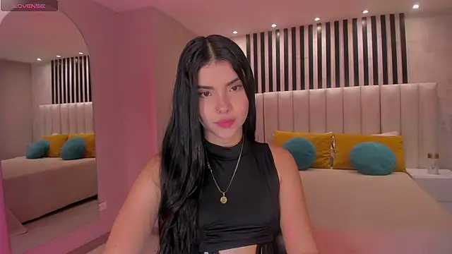 Snapshot of MiaLaurence chatting on 12-14-25, 11:38 MiaLaurence online show from 12-14-25, 11:38