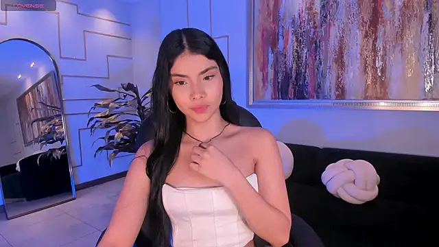 Snapshot of MiaLaurence chatting on 12-16-25, 07:40 MiaLaurence online show from 12-16-25, 07:40