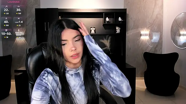 Snapshot of MiaLaurence chatting on 06-17-26, 07:35 MiaLaurence online show from 06-17-26, 07:35