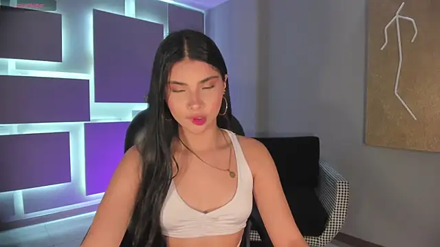 Snapshot of MiaLaurence chatting on 11-14-25, 07:28 MiaLaurence online show from 11-14-25, 07:28