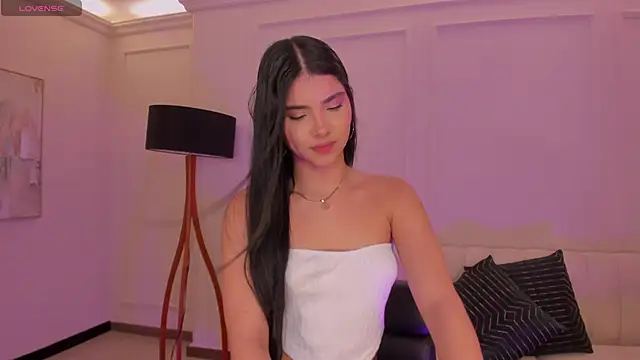 Snapshot of MiaLaurence chatting on 11-23-25, 11:42 MiaLaurence online show from 11-23-25, 11:42