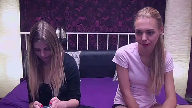 BlondeWitches online show from 10-04-25, 11:56