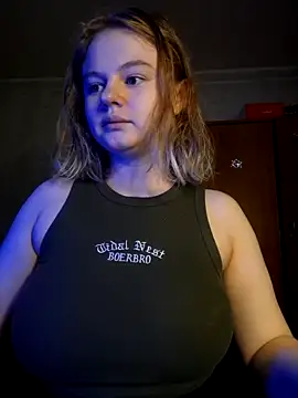 Snapshot of SlipperSherry chatting on 10-18-25, 06:10 SlipperSherry online show from 10-18-25, 06:10