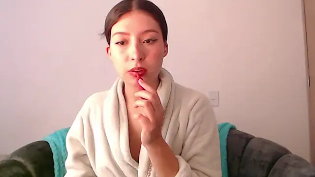 Snapshot of -Ivonny chatting on 09-28-25, 08:27 -Ivonny online show from 09-28-25, 08:27