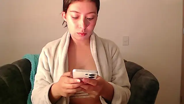 Snapshot of -Ivonny chatting on 10-11-25, 09:05 -Ivonny online show from 10-11-25, 09:05