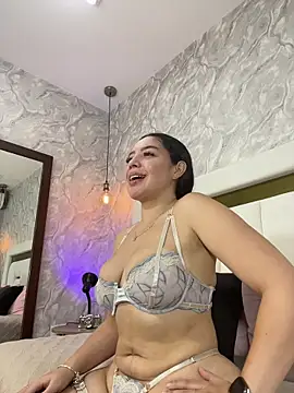 MiaFarkash online show from 04-17-26, 06:33