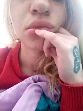 Alina Lee t online show from 10-19-25, 01:36