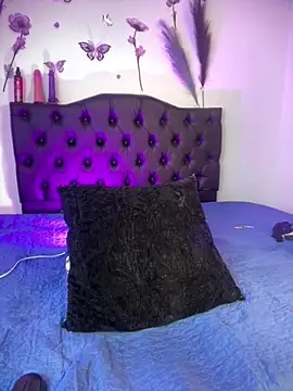 Katy bratz  online show from 12-14-25, 09:31