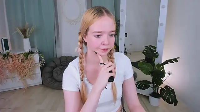 BellaMontgomery online show from 11-04-25, 10:35