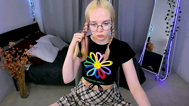 BellaMontgomery online show from 03-31-26, 12:18