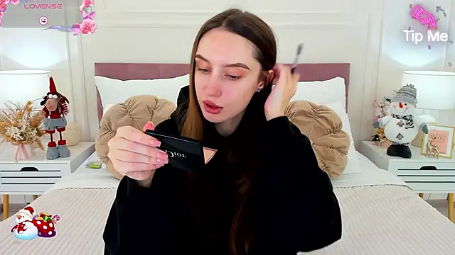 ToriSonn online show from 12-14-25, 06:30