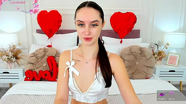 Snapshot of ToriSonn chatting on 02-17-26, 01:19 ToriSonn online show from 02-17-26, 01:19