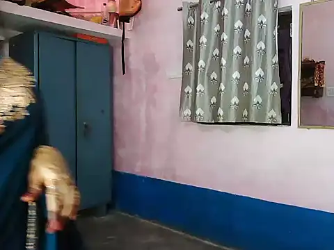 ROSE GOLDE online show from 10-11-25, 02:18