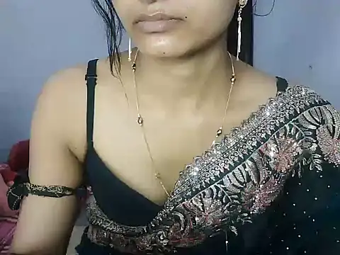 ROSE GOLDE online show from 11-29-25, 03:23