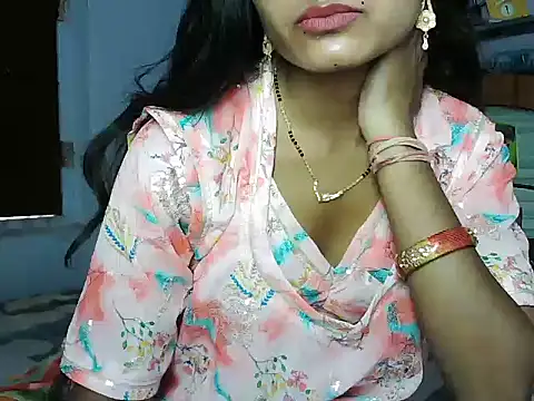 ROSE GOLDE online show from 06-16-26, 10:37