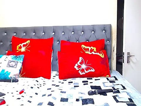 Snapshot of CouplesX96xx chatting on 09-24-25, 06:36 CouplesX96xx online show from 09-24-25, 06:36
