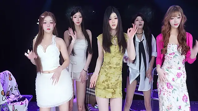 EYgirl222 online show from 03-18-26, 07:33