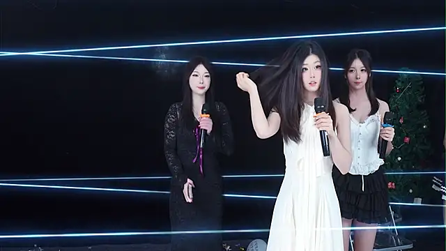 EYgirl222 online show from 01-10-26, 08:31